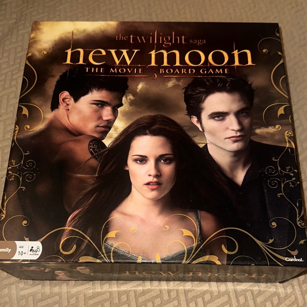 Twilight Saga New Moon Board Game by - Black and Gold
